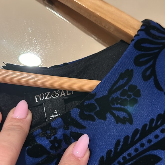 Beautiful cocktail dress with pockets - Picture 3 of 6